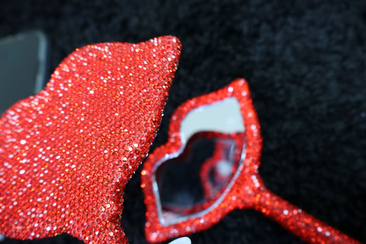 Red lip diamond mirror